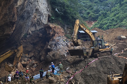 Vụ sập mỏ vàng ở Hòa Bình: Đã xác định được vị trí 2 phu vàng mất tích