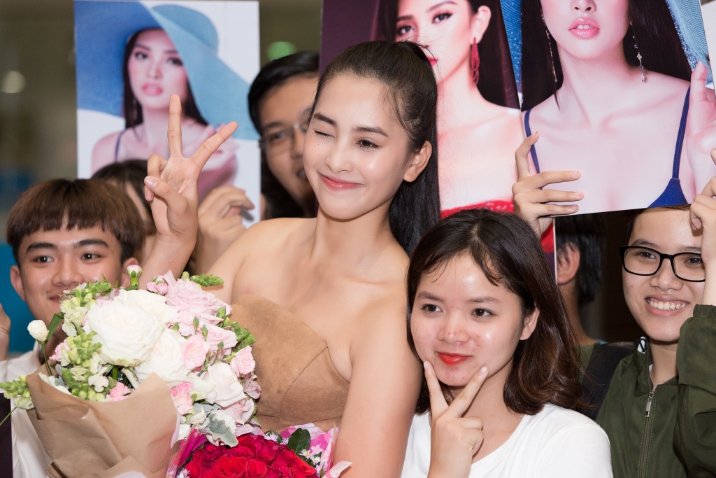 Hoa hậu Tiểu Vy về nước trong đêm muộn sau hành tích top 30 Miss World
