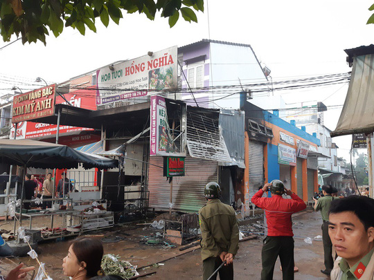 Hiện trường vụ hỏa hoạn dữ dội shop bán hoa, 2 người thiệt mạng