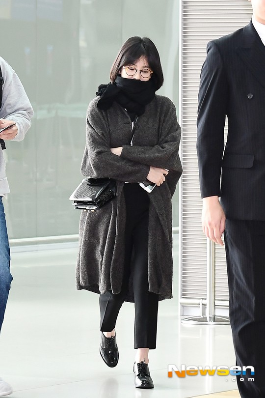 Song Hye Kyo lộ diện ở sân bay sau tin đồn ly hôn