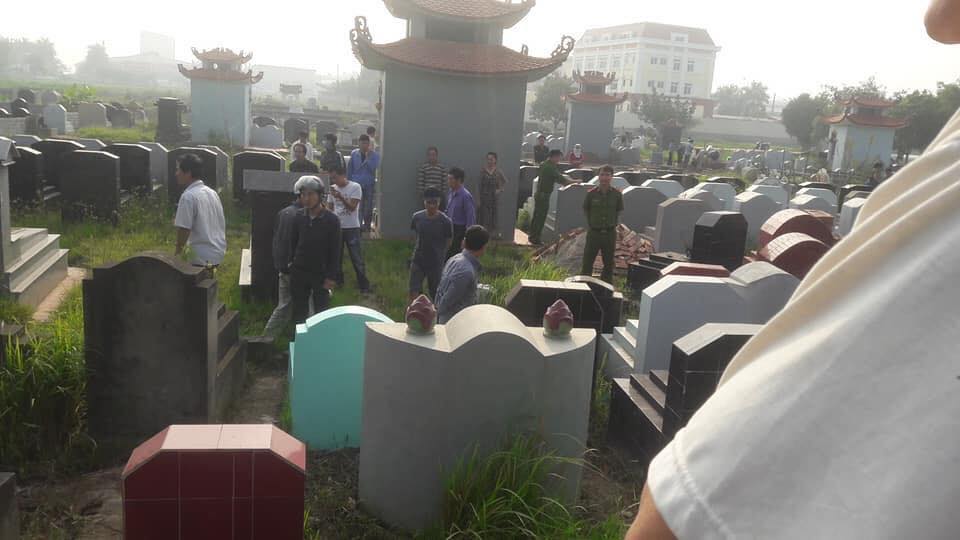Hàng trăm ngôi mộ ở Hưng Yên bị kẻ xấu đập phá bát hương trong đêm