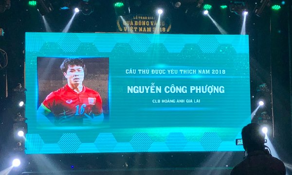 Quang Hải giành Quả bóng vàng Việt Nam 2018