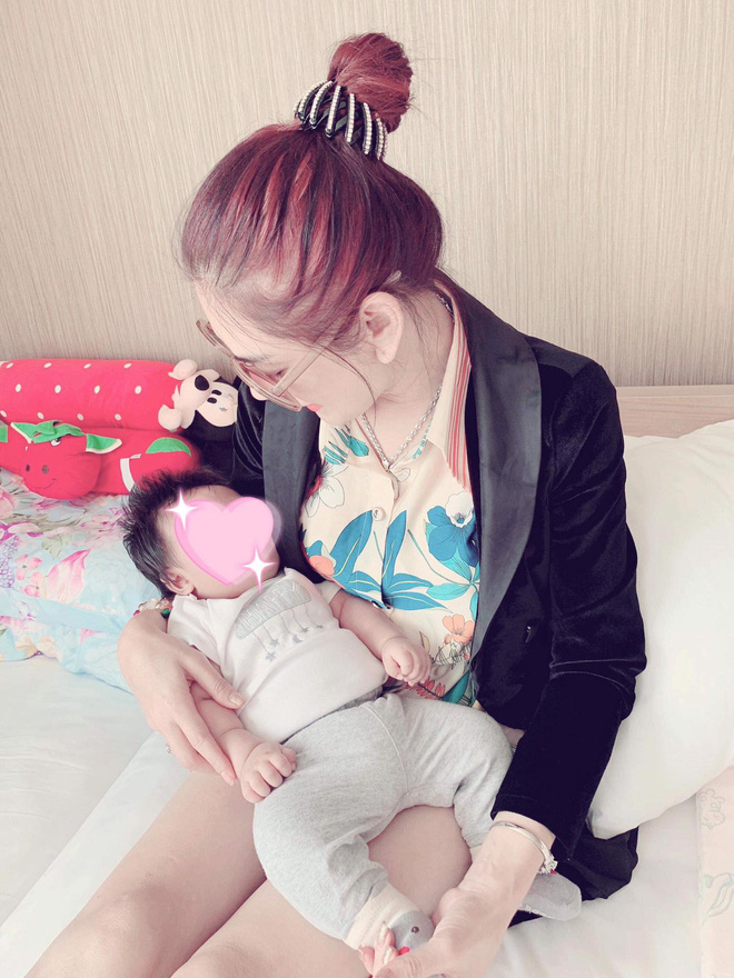  Lâm Khánh Chi khoe ảnh con trai đầu lòng sau khi nhờ mang thai hộ