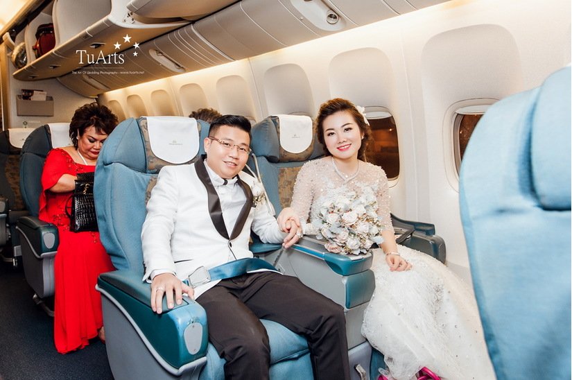 Chị cô dâu trong đám cưới 'khủng' ở Nam Định rước dâu bằng máy bay