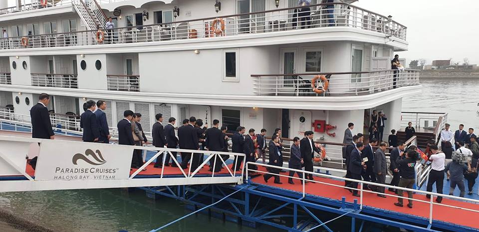 Hình ảnh tàu đưa đoàn lãnh đạo cấp cao Triều Tiên thăm vịnh Hạ Long