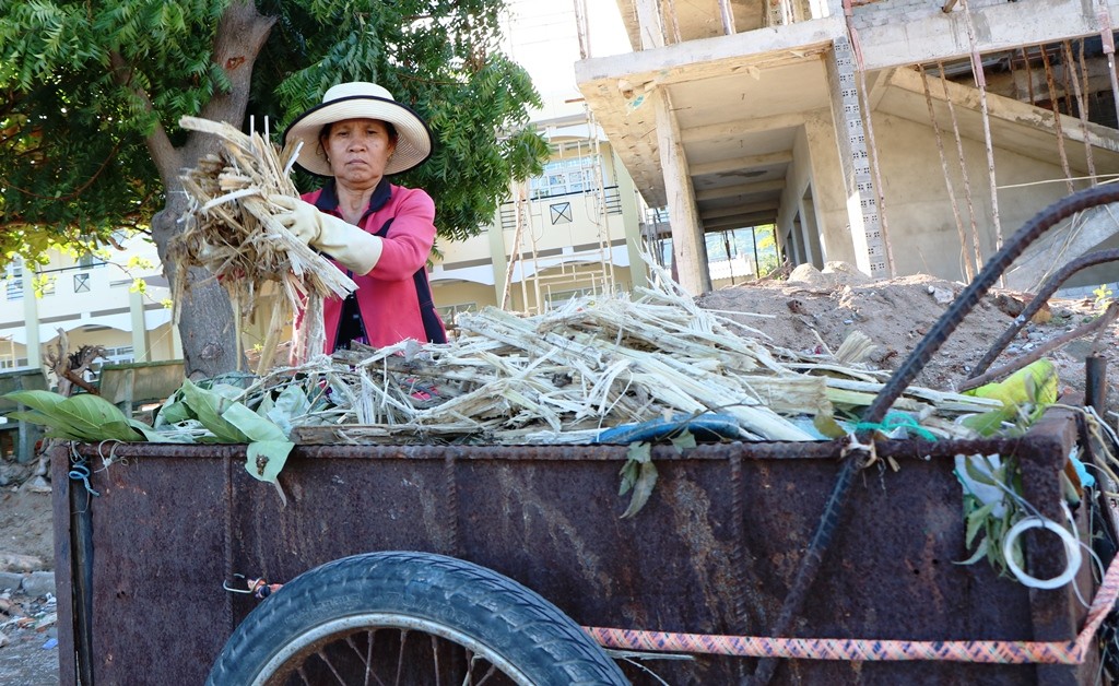 Tâm sự cảm động của người phụ nữ hơn 15 năm tình nguyện nhặt rác