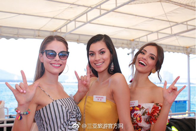 Hoa hậu Tiểu Vy đọ bikini rực lửa cùng các thí sinh ở Miss World