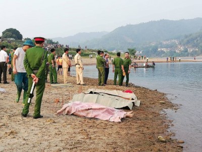 Hòa Bình: Tìm thấy thi thể 8 học sinh đuối nước thương tâm