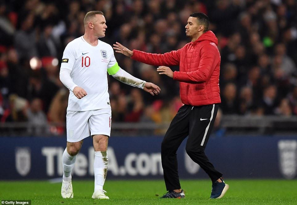  Rooney có màn chia tay đẹp khi tuyển Anh dễ dàng thắng Mỹ