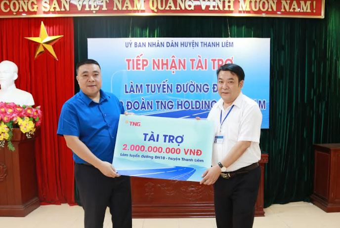 TNG Holdings Việt Nam tài trợ làm đường nông thôn tại Hà Nam