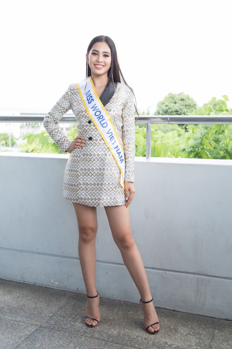 Hoa hậu Tiểu Vy chính thức lên đường tham dự Miss World 2018