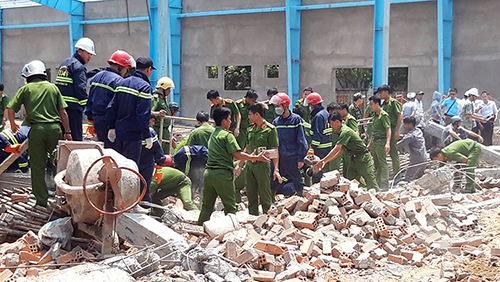 Vĩnh Long: 5 người tử vong do sập tường trong công trình đang xây dựng