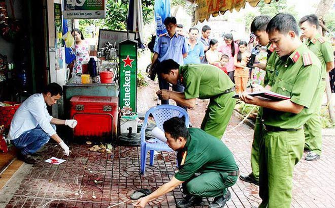 Nam thanh niên xách 2 dao sang chém chết hàng xóm rồi về nhà ngủ