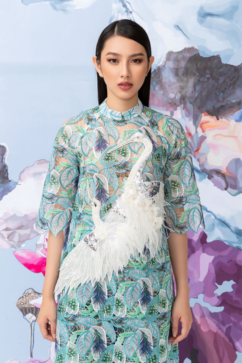 Thùy Tiên gây bất ngờ với hình ảnh high-fashion trong BST áo dài