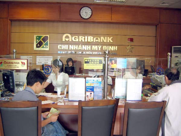 Ngân hàng Agribank yêu cầu trái luật, gây khó khăn cho người gửi tiền?