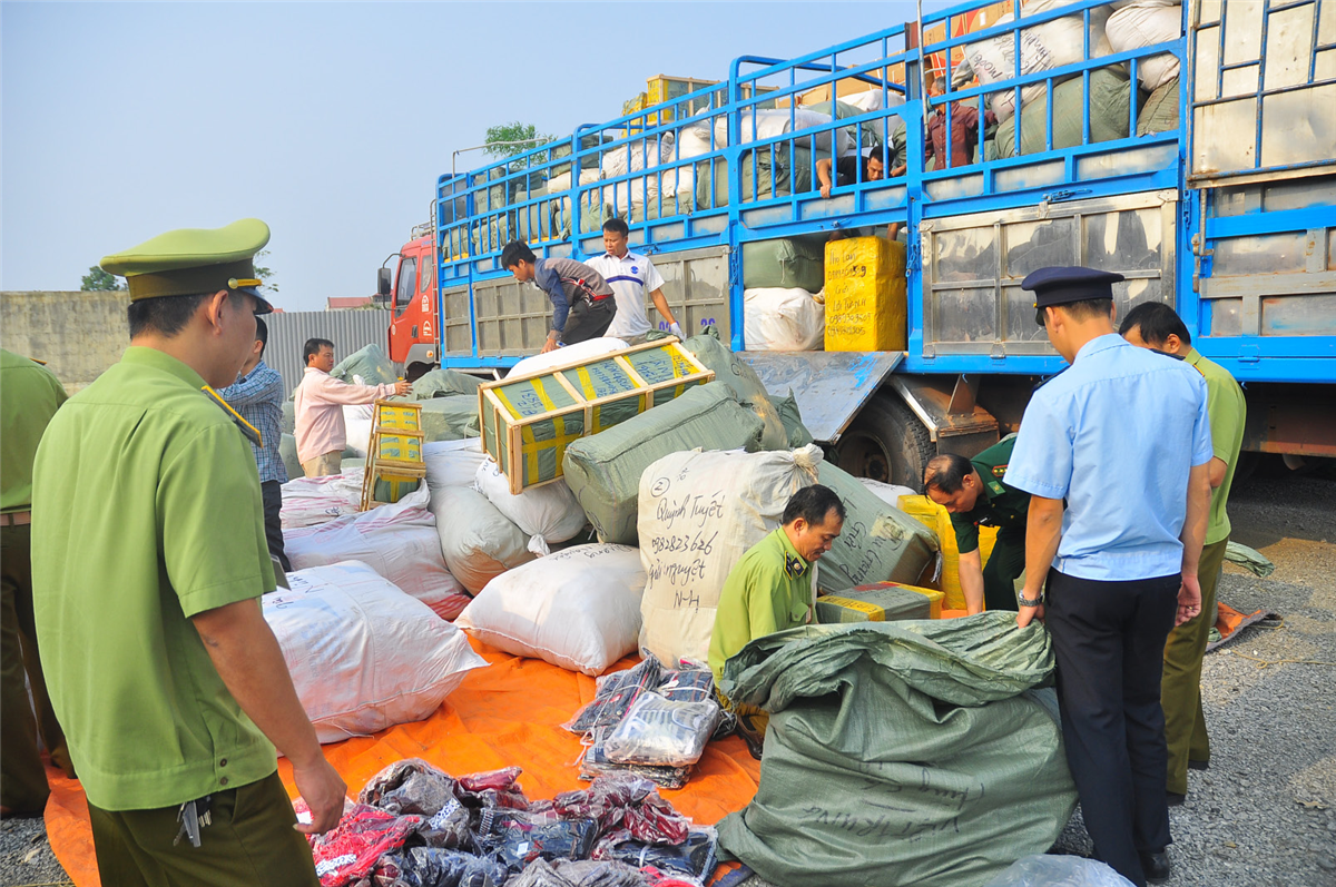 Từ Khaisilk đến nghi vấn Con Cưng: Bóc mánh khóe 'làm giả chính mình'