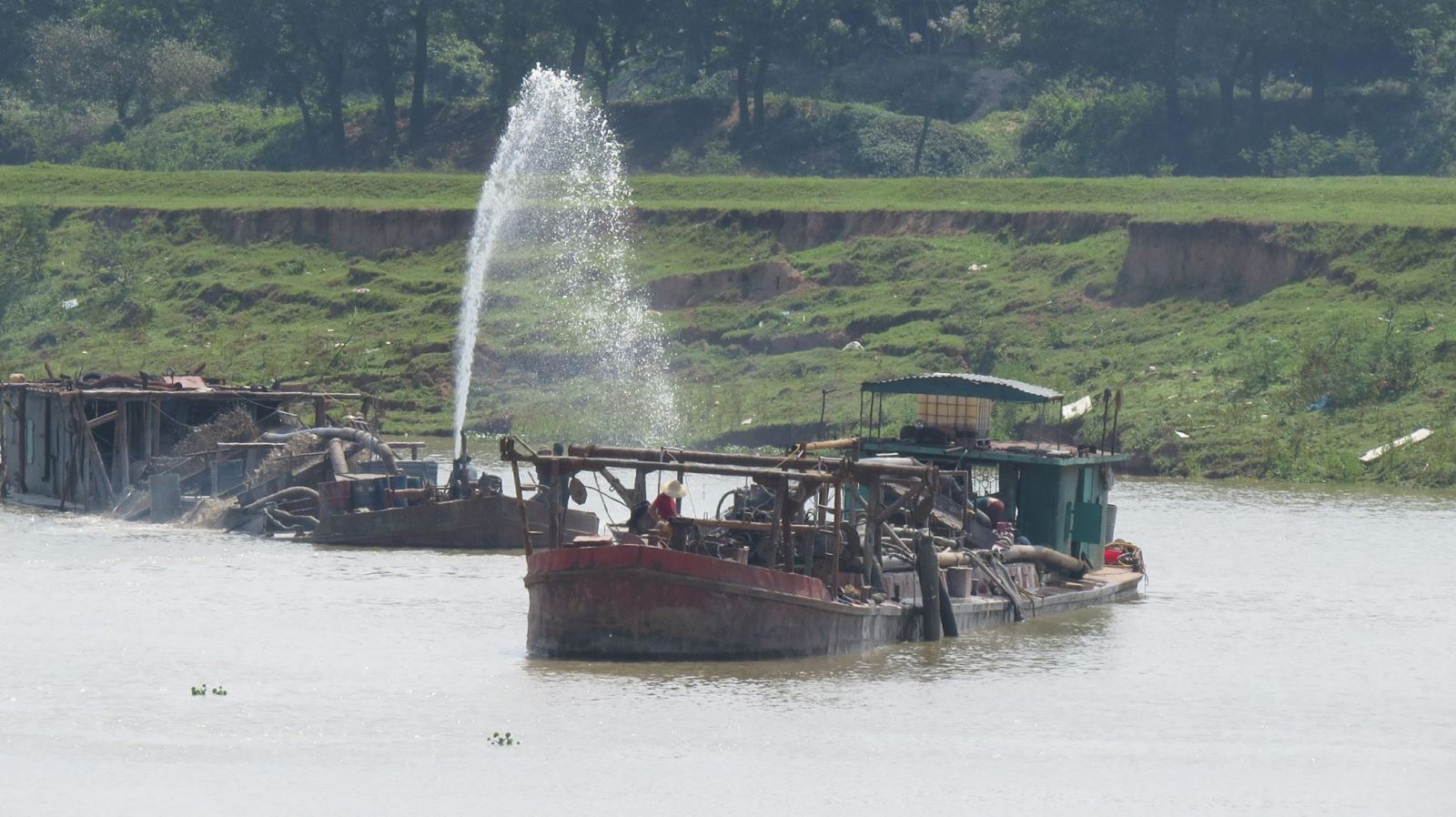 Sóc Sơn, Hà Nội: Cát tặc ngang nhiên 'tàn phá' sông Cà Lồ