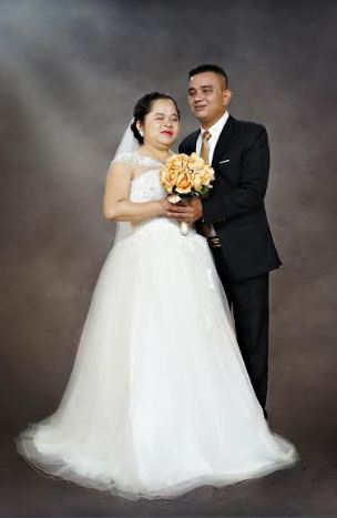 Bộ ảnh cưới giản dị, đầy xúc động của 15 cặp đôi khuyết tật