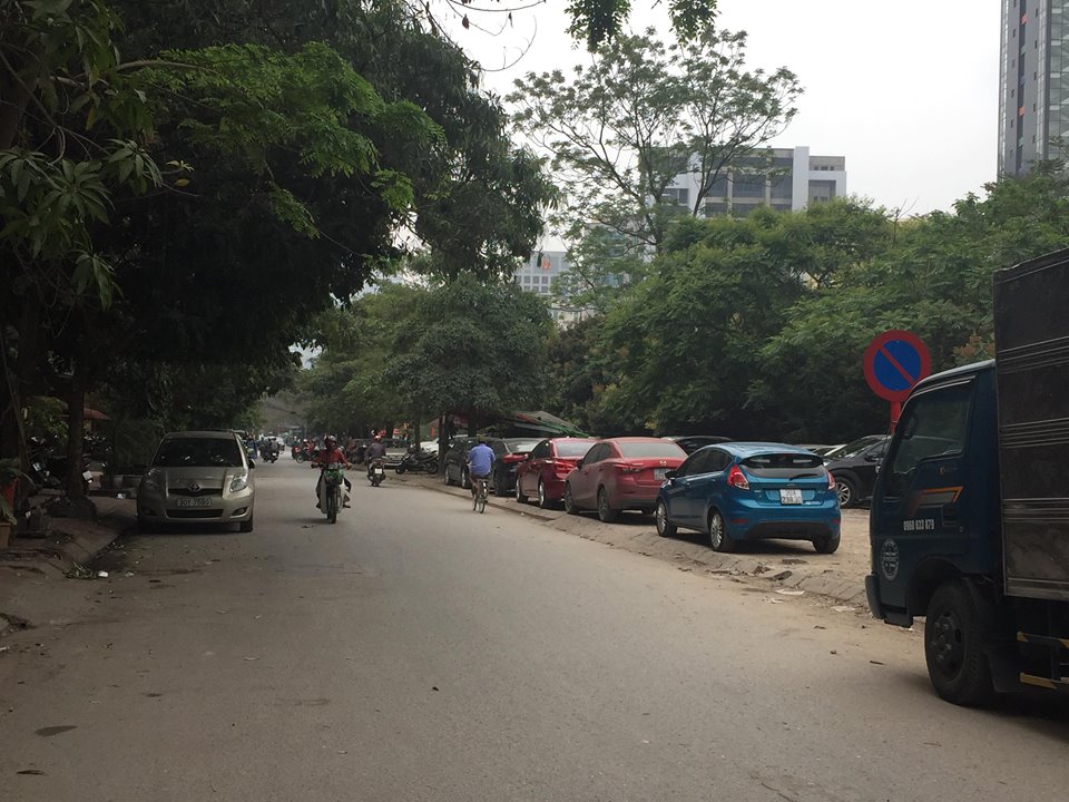 'Bát nháo' trật tự đô thị tại phường Dịch Vọng Hậu, quận Cầu Giấy?