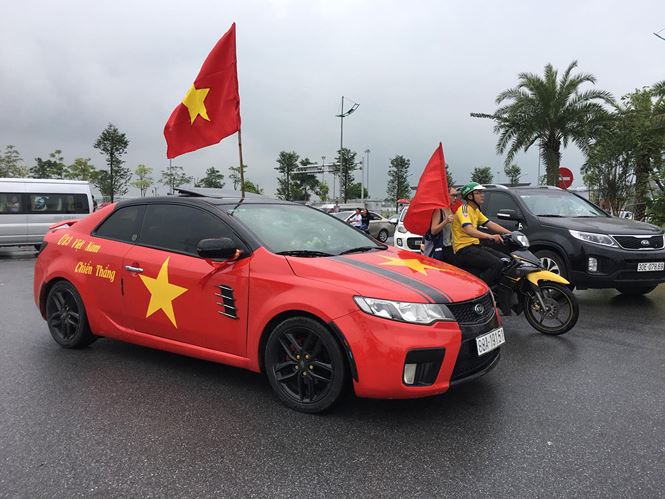 Hàng nghìn người hâm mộ ra sân bay đón đoàn Việt Nam sau ASIAD 2018