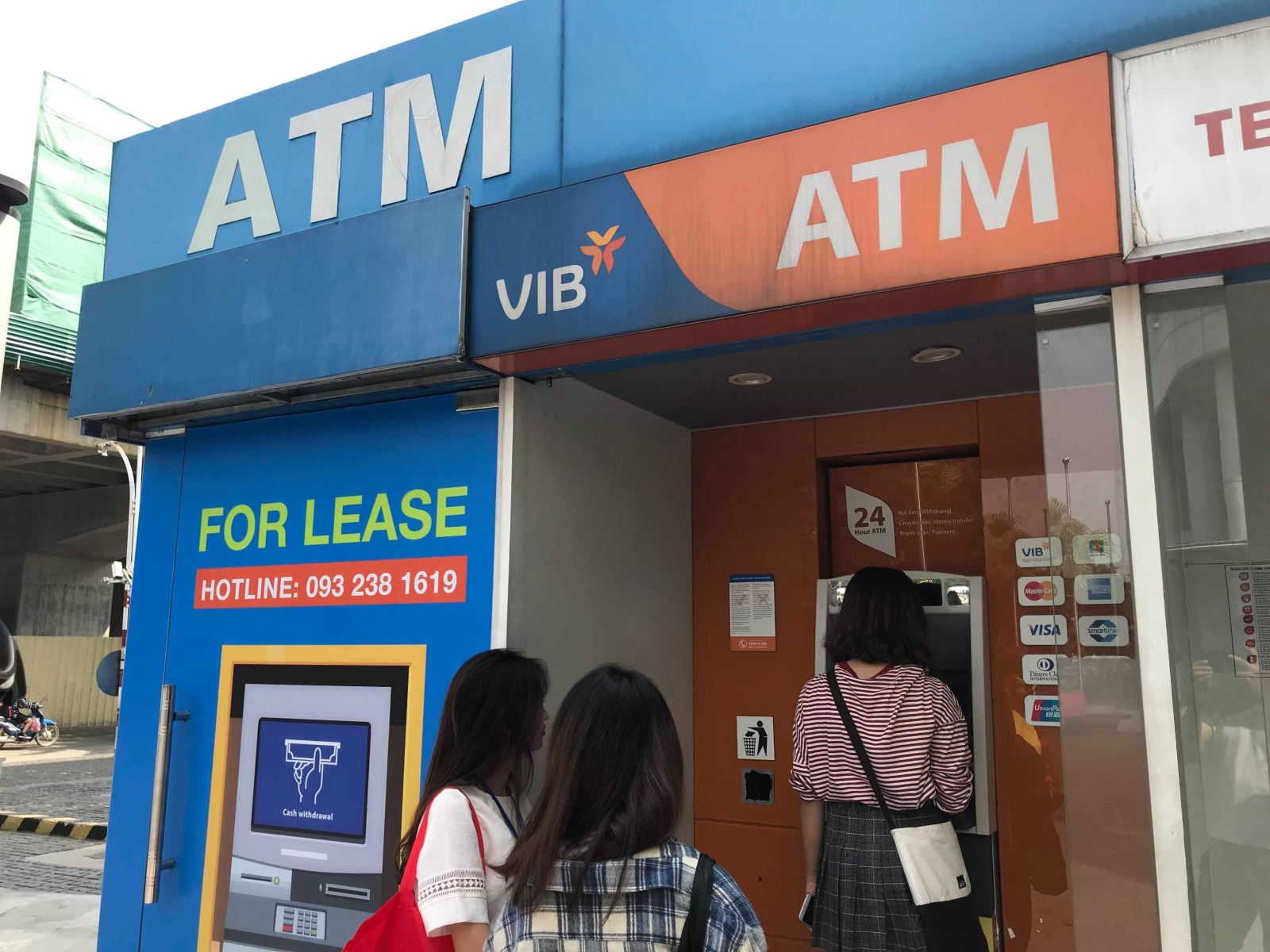 Bất cập tình hình an ninh lỏng lẻo tại các cây ATM