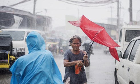 Siêu bão Mangkhut tàn phá Philippines, ít nhất 12 người chết