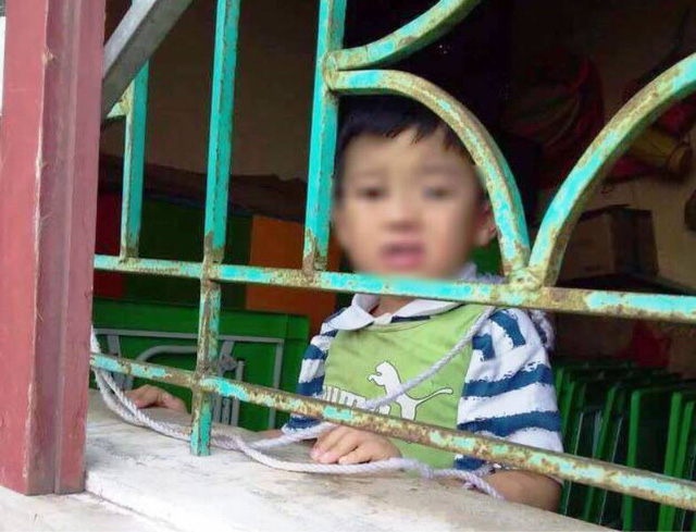 Xác minh vụ bé trai 4 tuổi bị dây buộc vào người treo lên cửa sổ 