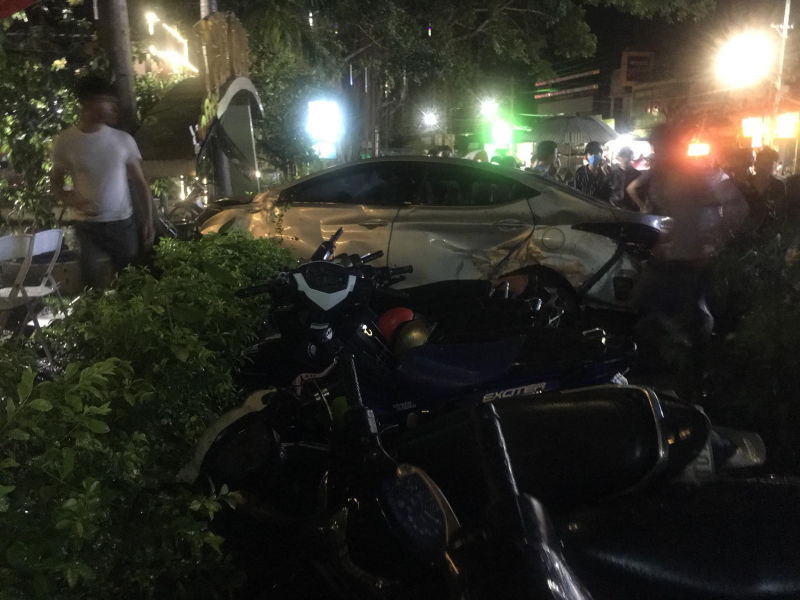 Vừa tốt nghiệp THPT, 2 nữ sinh bị 'ôtô điên' đâm chết đêm CK World Cup