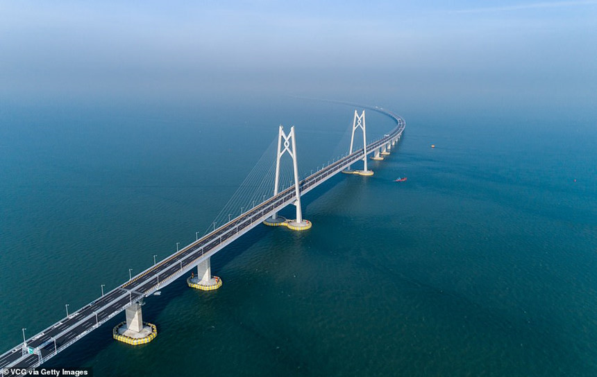 Cận cảnh cây cầu vượt biển dài nhất thế giới, trị giá 20 tỷ USD 
