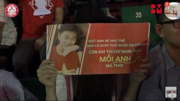 CĐV TP. HCM ‘tỏ tình’ các cầu thủ U23 Việt Nam siêu đáng yêu