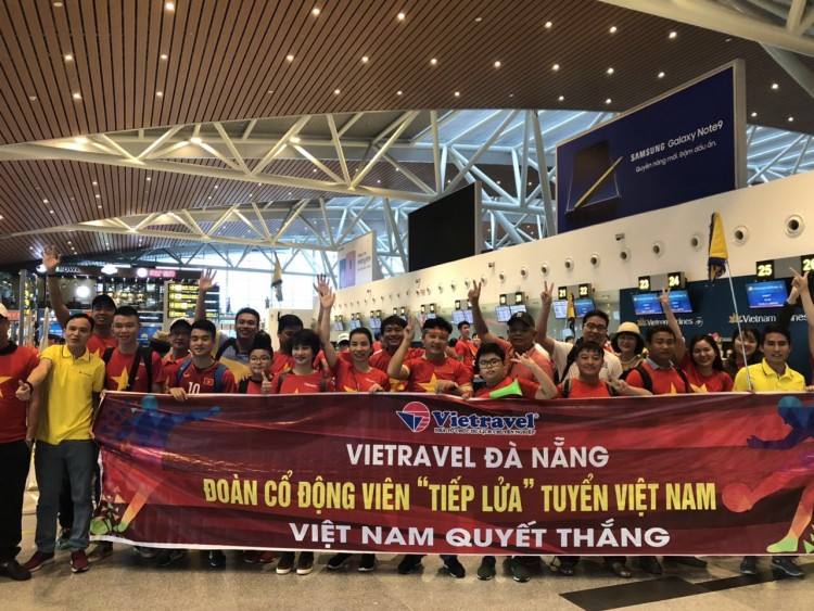 CĐV Việt Nam sang Malaysia 'tiếp lừa' cho thầy trò HLV Park Hang-seo