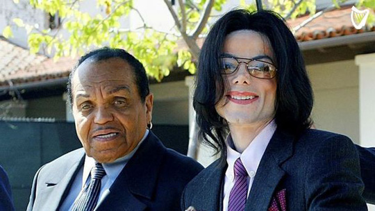 Cha huyền thoại Michael Jackson qua đời ở tuổi 89 vì ung thư