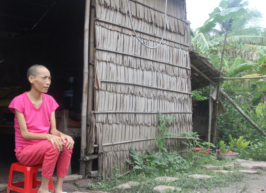 'Trai tân' bị cả họ chửi vẫn chăm sóc người phụ nữ ung thư 1 đời chồng