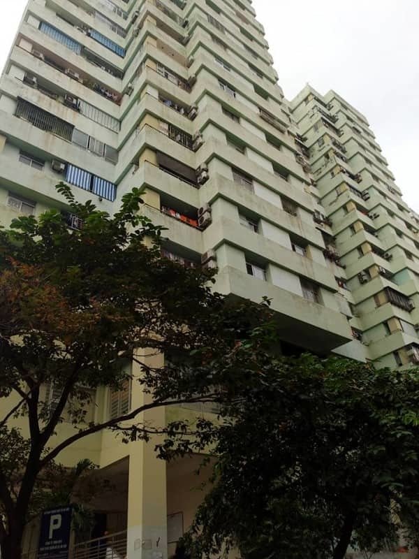 Hà Nội: Bé trai 5 tuổi rơi từ tầng 7 chung cư xuống đất