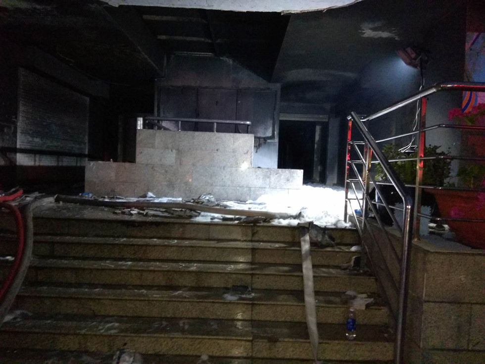TP HCM: Cháy dữ dội ở chung cư Carina Plaza giữa đêm, 13 người chết