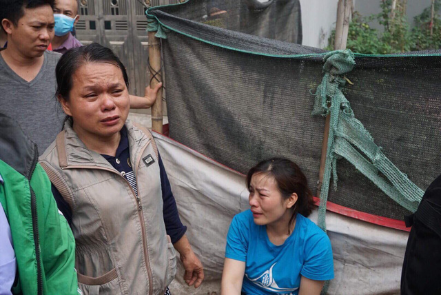 Vụ cháy chợ Quang: Tiểu thương khóc nghẹn nhìn tài sản 'ra đi'
