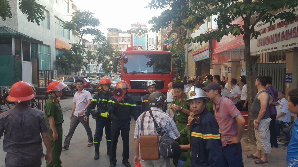 Hà Nội: Cháy tại tầng 18 khu chung cư Bắc Hà, người dân ôm con bỏ chạy