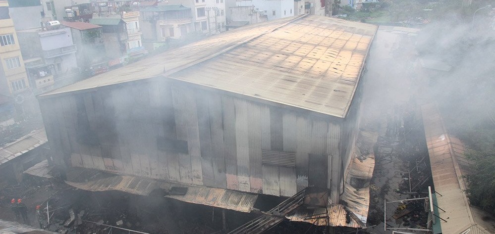 Vụ cháy chợ Quang: Tiểu thương khóc nghẹn nhìn tài sản 'ra đi'