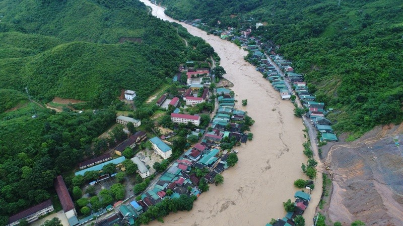 Toàn cảnh huyện miền núi ở Nghệ An chìm trong biển nước nhìn từ flycam