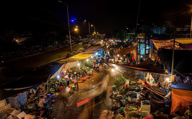 Hà Nội: Yêu cầu công an điều tra hoạt động bảo kê ở chợ Long Biên