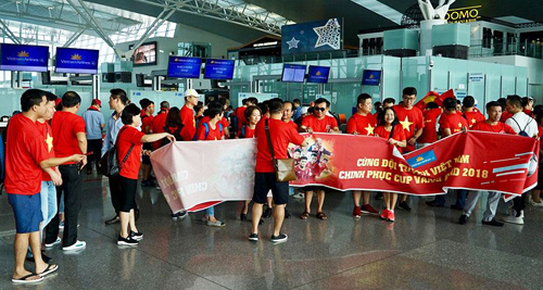 Hàng nghìn CĐV Việt Nam đổ đến Indonesia cổ vũ U23 Việt Nam - Sirya