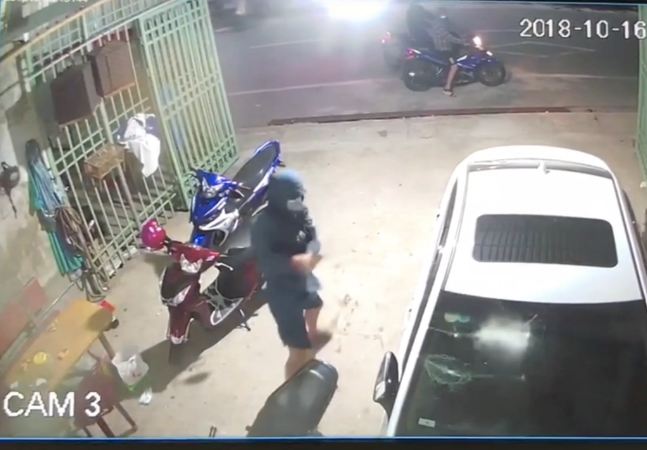 Nam Định: Truy tìm nhóm côn đồ cầm kiếm vào nhà dân đập phá tài sản
