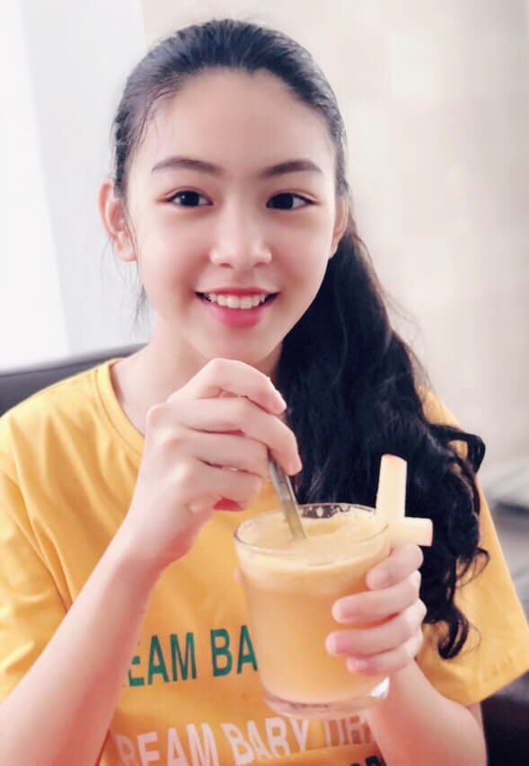 Con gái MC Quyền Linh ra dáng thiếu nữ xinh đẹp