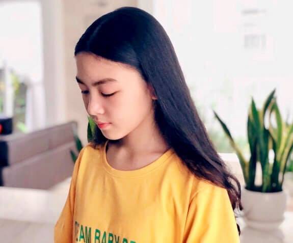 Con gái MC Quyền Linh ra dáng thiếu nữ xinh đẹp