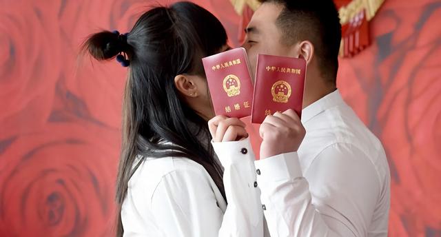 Cty Trung Quốc cho nhân viên nữ ế nghỉ Tết thêm 8 ngày kiếm người yêu