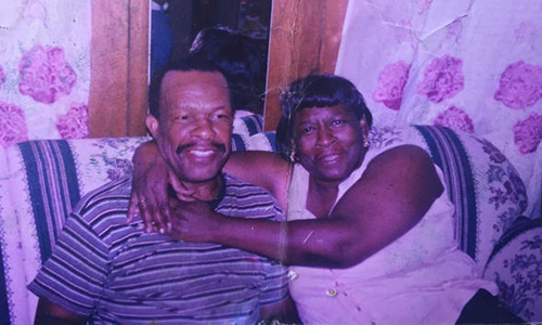 99 tuổi, cụ ông vẫn đi bộ 10 km mỗi ngày thăm vợ nằm viện