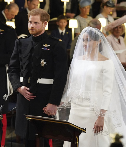 'Đám cưới cổ tích' của Hoàng tử Harry và hôn thê Markle qua ảnh