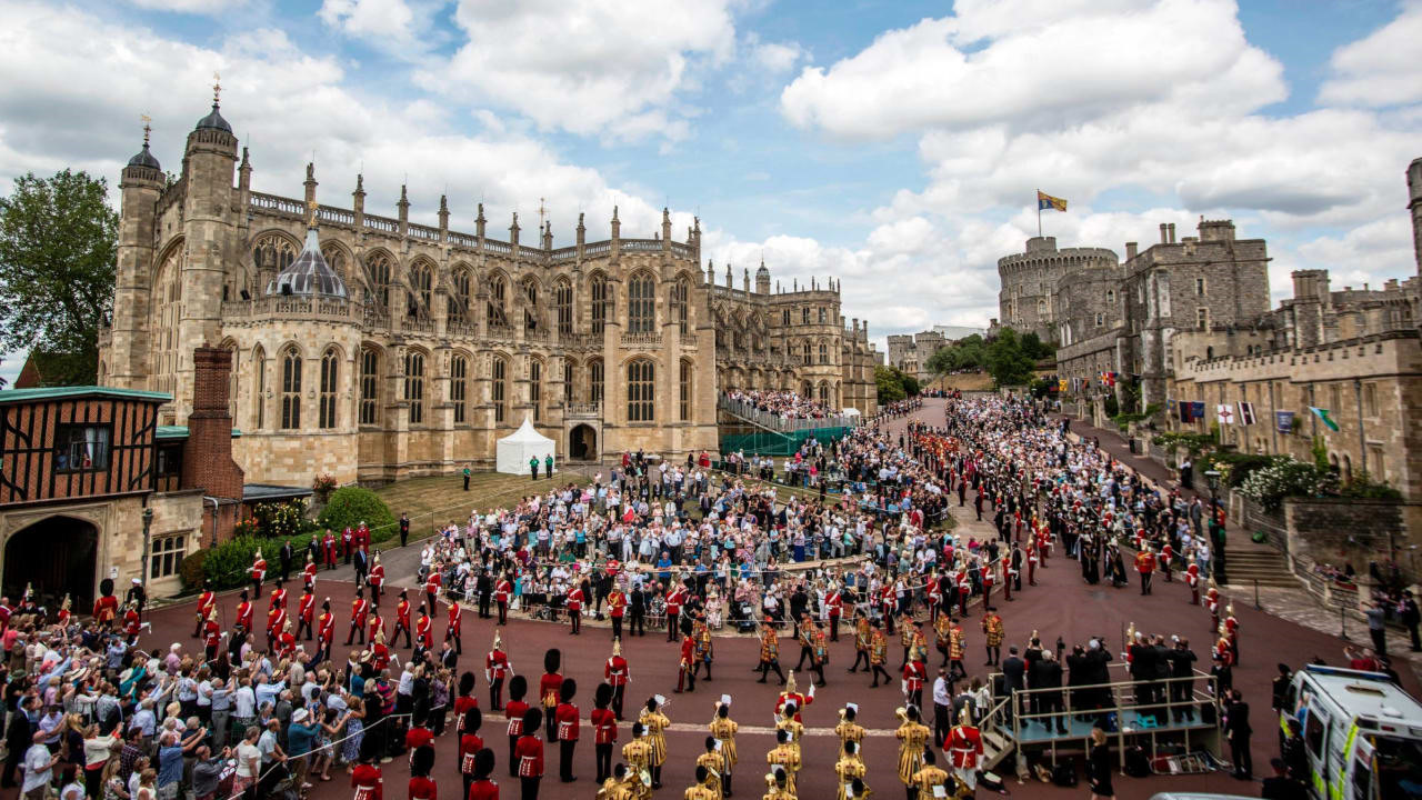 'Đám cưới cổ tích' của Hoàng tử Harry và hôn thê Markle qua ảnh