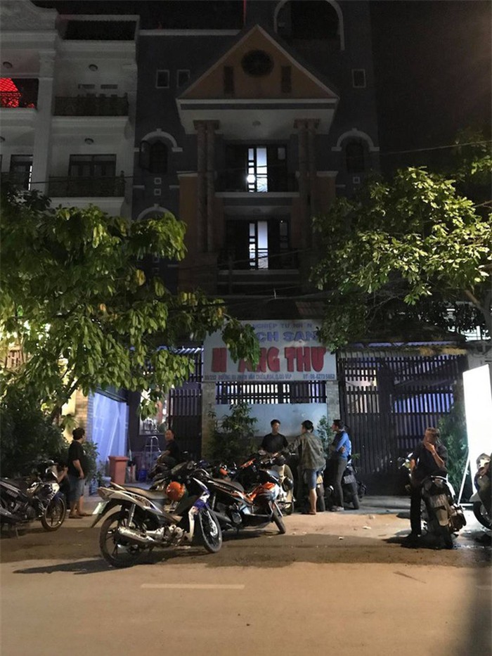 Nhóm người nghi cầm súng xông vào khách sạn ở Sài Gòn cướp tài sản