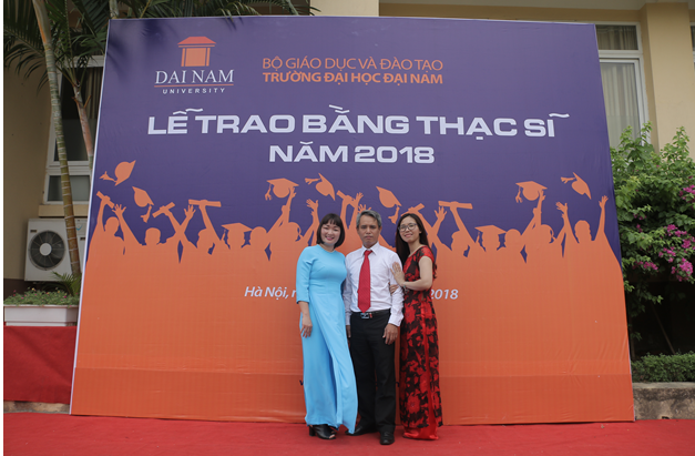 Lễ trao bằng Thạc sĩ cho học viên cao học khóa 4 Đại học Đại Nam 